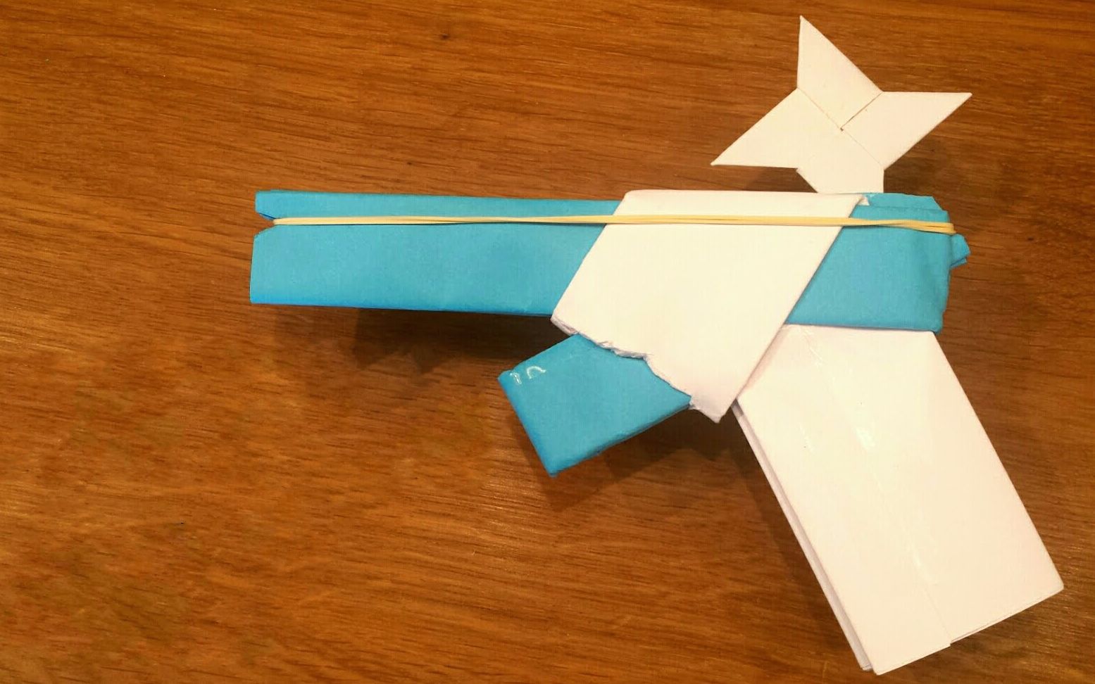 超好玩的折纸飞镖，造型独特，折完能飞几十米远！_哔哩哔哩_bilibili