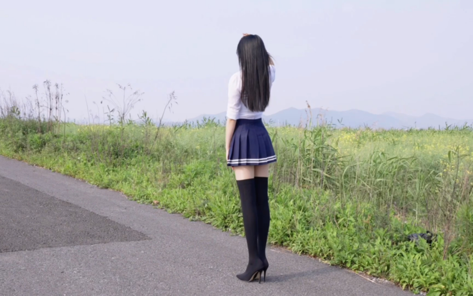 Spring is in the air. Spring trip together, huh?