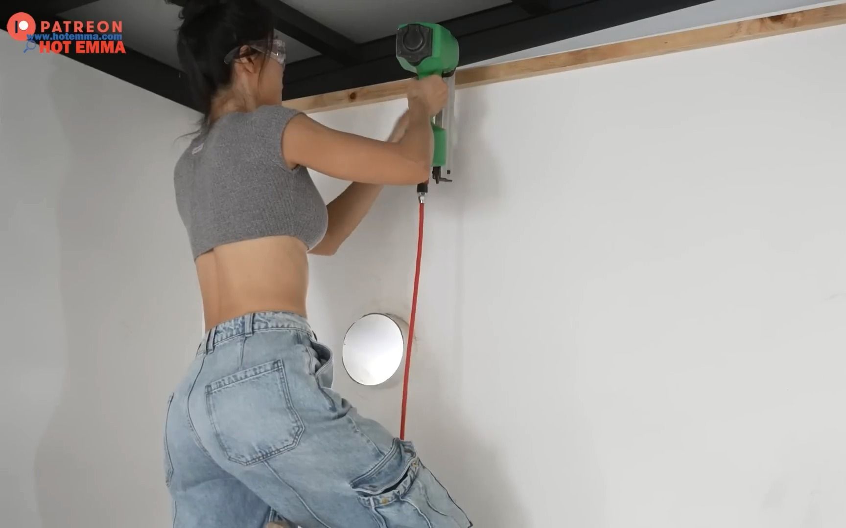 Follow the lady in the renovation