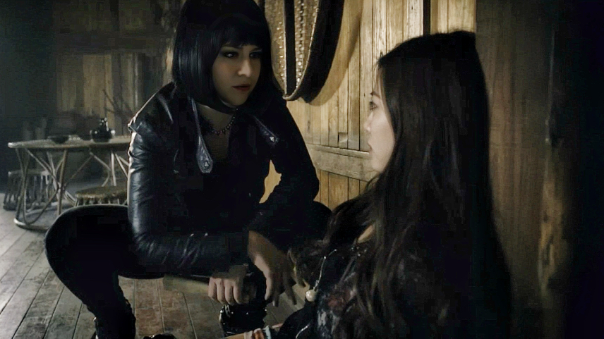 身手矫健的女狙击手，最终被人狙杀。