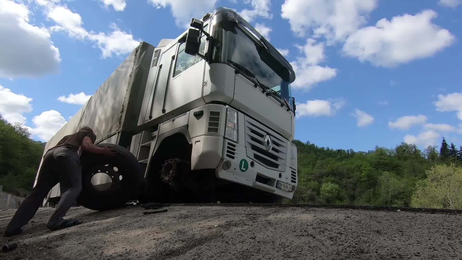 【俄罗斯小哥】驾驶雷诺-马格农卡车→乌克兰 一路上的记录vlog_哔哩