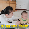 初中女生教一岁妹妹小小鸡，宝宝表情太到位！这是传说中的影帝