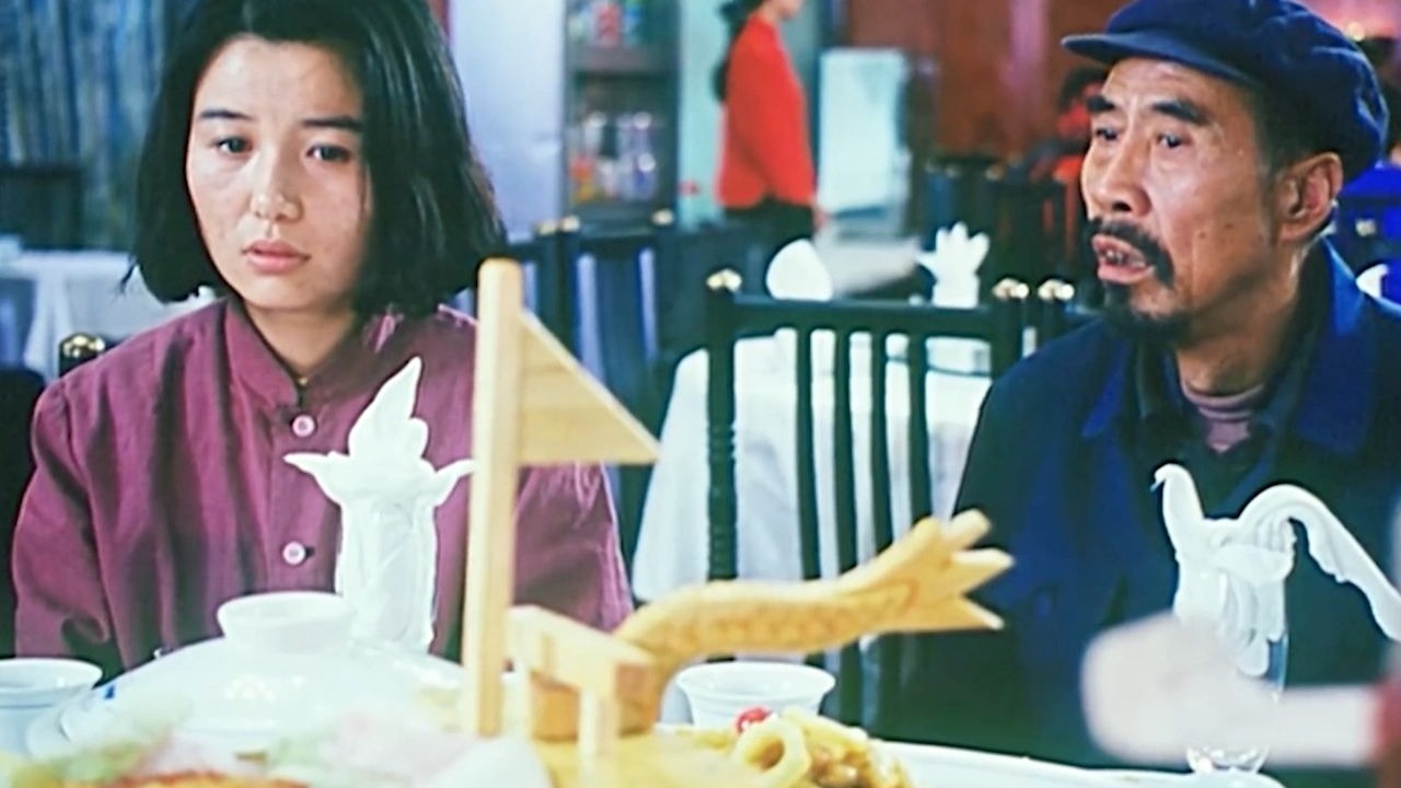 当得知这顿饭要花掉两年的工资，村支书吓得愣在原地不敢动筷，电影《吴二哥精神》