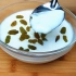 一碗牛奶一个鸡蛋，就可以简单做出奶香味十足，口感滑嫩的双皮奶