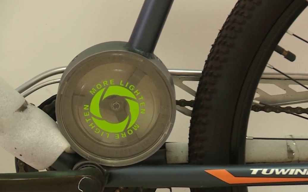 第7代“陀螺飞”自行车，自带助力装置可省一半的力，30块钱造1件