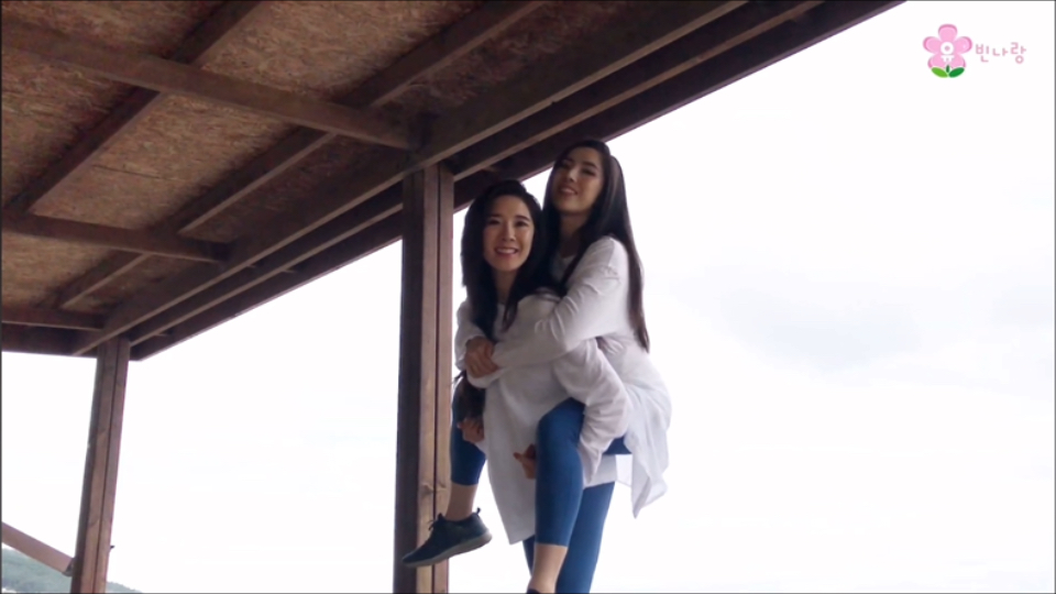 韩国美女姐妹健身 骑脖子挑战p3