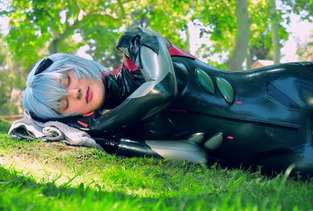Ayakari, who farms in a latex battle suit.