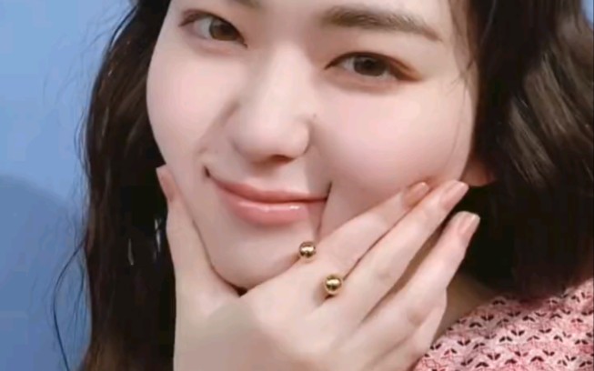 [Anna Yamada] Yamada who changes her expression like the spring weather