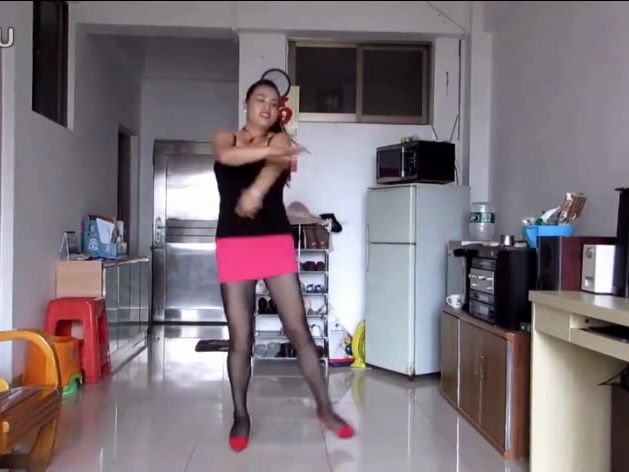 性感的美女广场舞