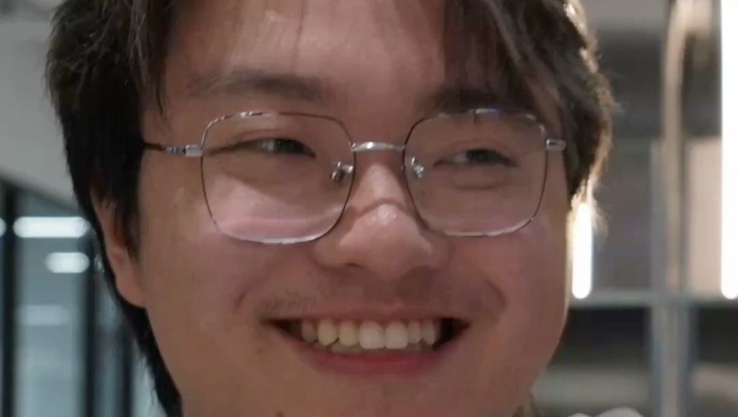 家里挣5亿的超级富二代，是如何装穷的？