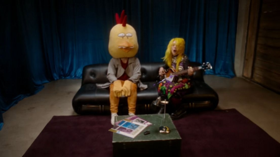 新裤子给路虎卫士拍了一支广告：悲伤朋克