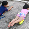 孤勇者：5岁小女孩的学游泳历程！终于在第十节课仅凭自己游起来了