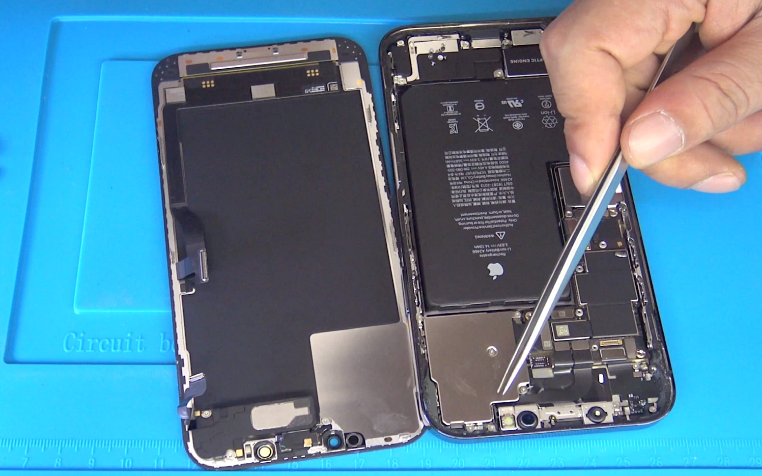 「大拆解」让这台iPhone12proMax内部阵容大曝光，对标一下mate40pro+各位看官怎么看