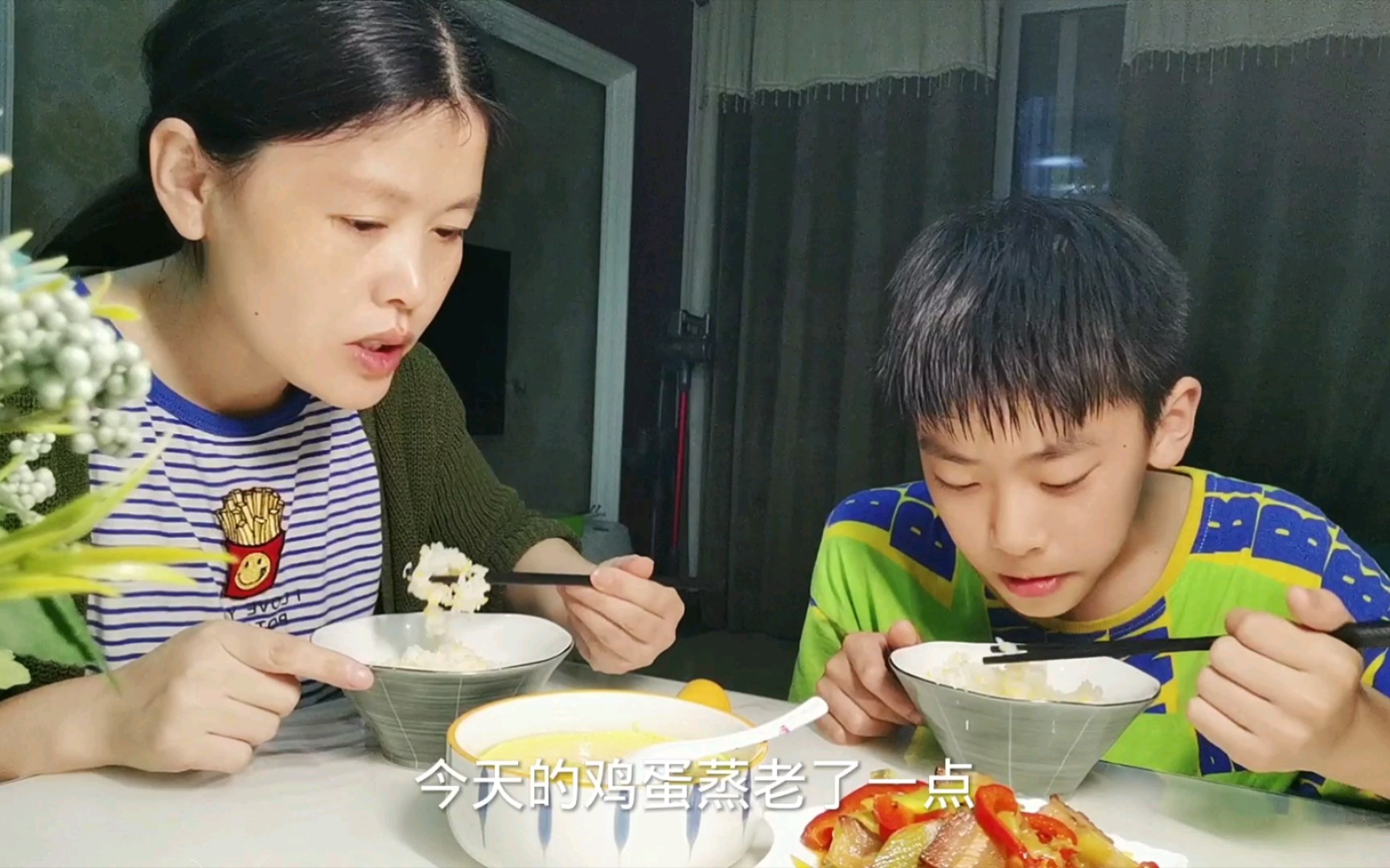 娘俩在重庆的小生活，伙食费控制1000，牛奶水果另外算