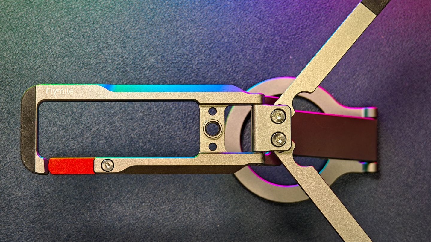 可在任意高度悬停！Flymile 三折叠登山扣 Magsafe 手机磁吸三脚支架完全指南