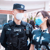 高考考点执勤特警偶遇高中老师，这一幕太暖了