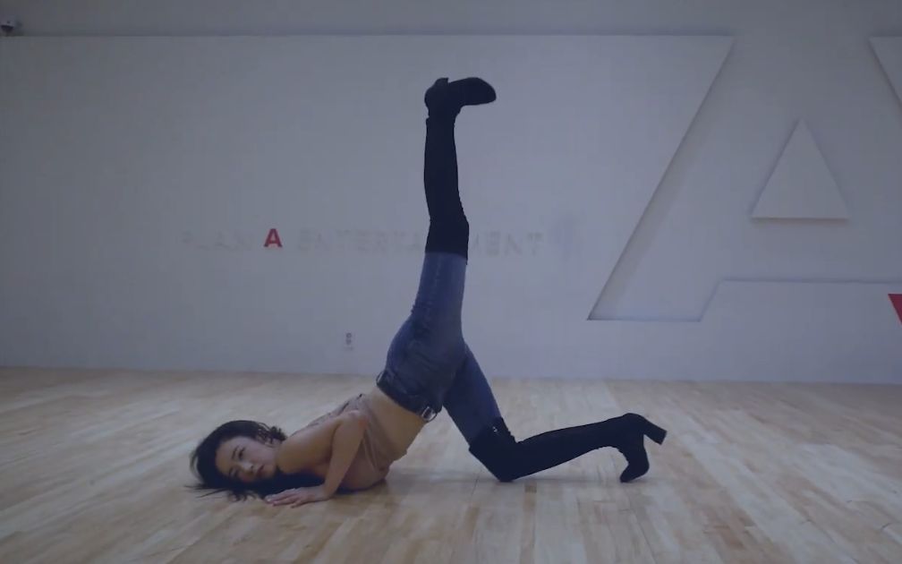 当油管网红的日子，Apink尹普美的舞蹈练习，是性感女团成员没错了~LEXY PANTERRA-DIVE