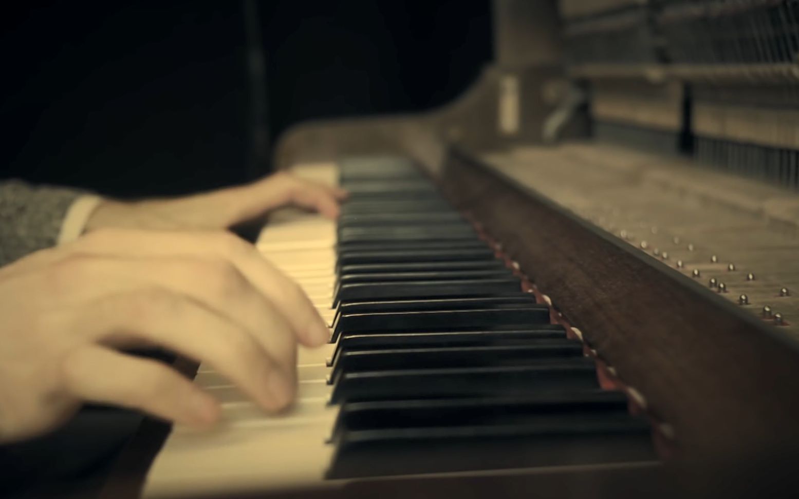 oskar schuster - singur (live piano solo)_哔哩