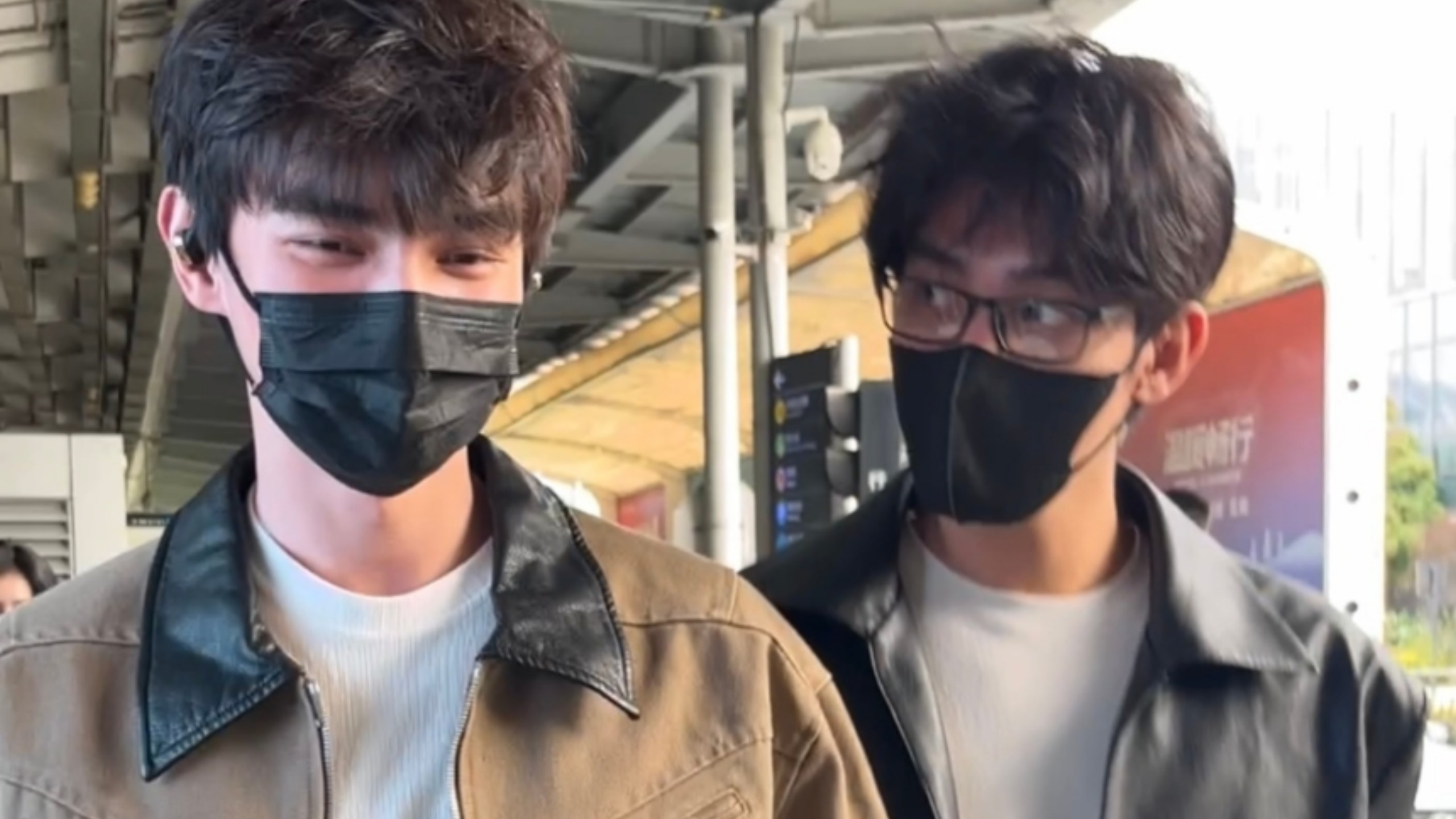 【接机】一日不见，如隔三秋！朝朝爱如花，希希乐开花！希希春风满面，朝朝俊黑俊黑，哈哈！何昶希·何衍朝（来到朝朝住的地方）