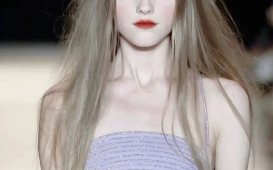 原来真有人随随便便披块布都那么好看！我心中的仙模天花板vlada Roslyakova