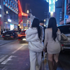 韩国街拍 0320  狎鸥亭俱乐部街的美女们，她们的衣服越来越薄了