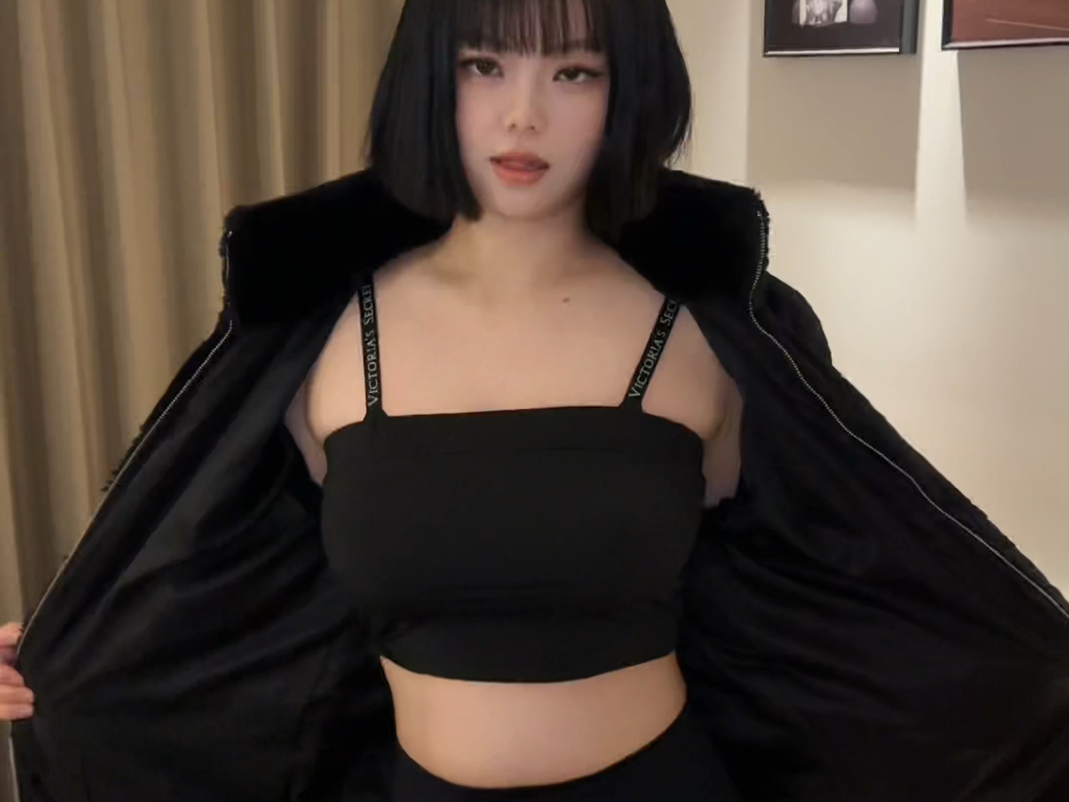 lit. one-trick ponytail (idiom); fig. bright ideas