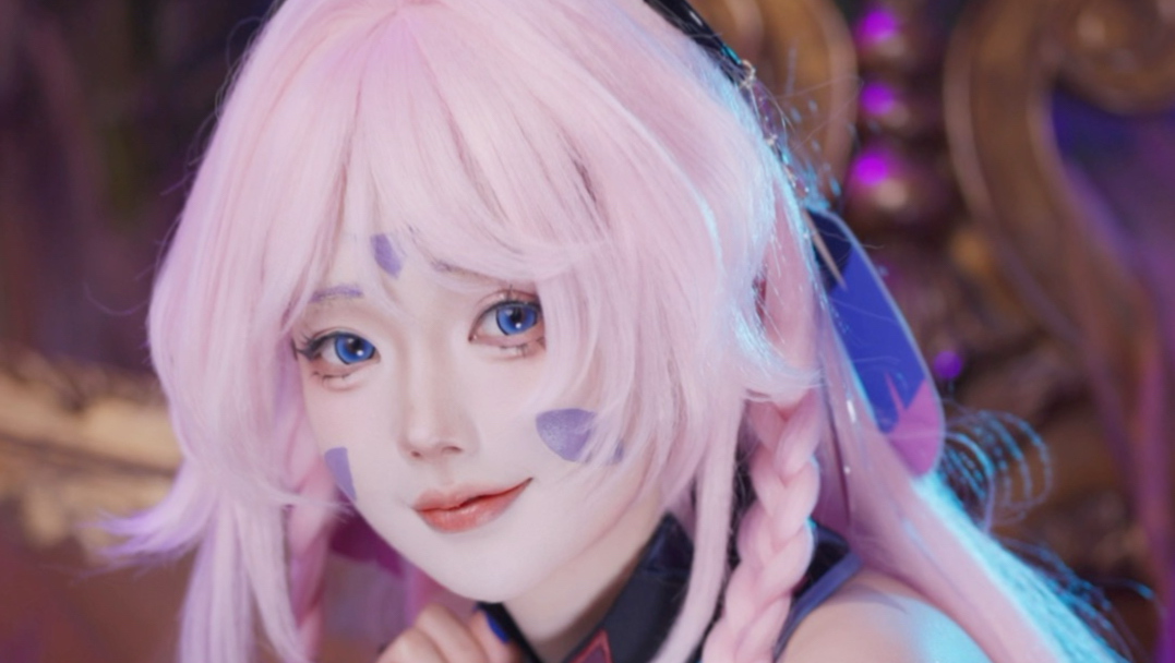 这就是黑曜石奶奶吗？怎么看着怪年轻的