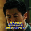 男子摔断腿，妻子早年去世，给他留下三个女儿
