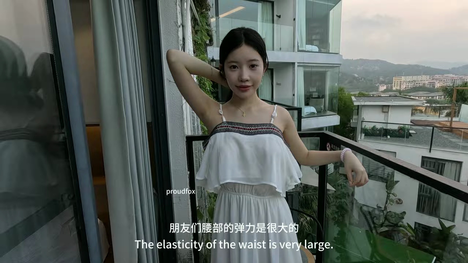 萌萌可爱的贝贝，笑起来太甜啦，这款还有无内衬版本哦