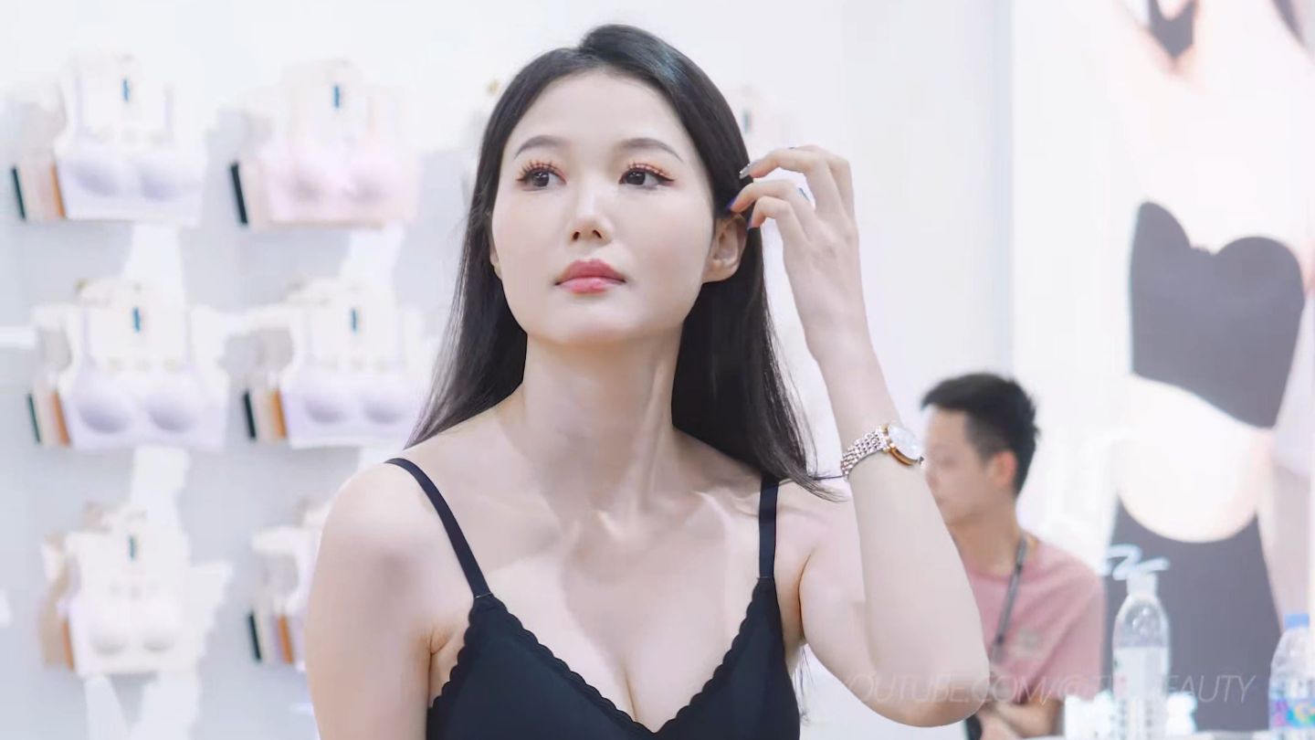 2024深圳SIUF内衣展 内衣秀 Racing Model