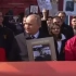 普京参加莫斯科“不朽军团”游行，手持其父亲的肖像