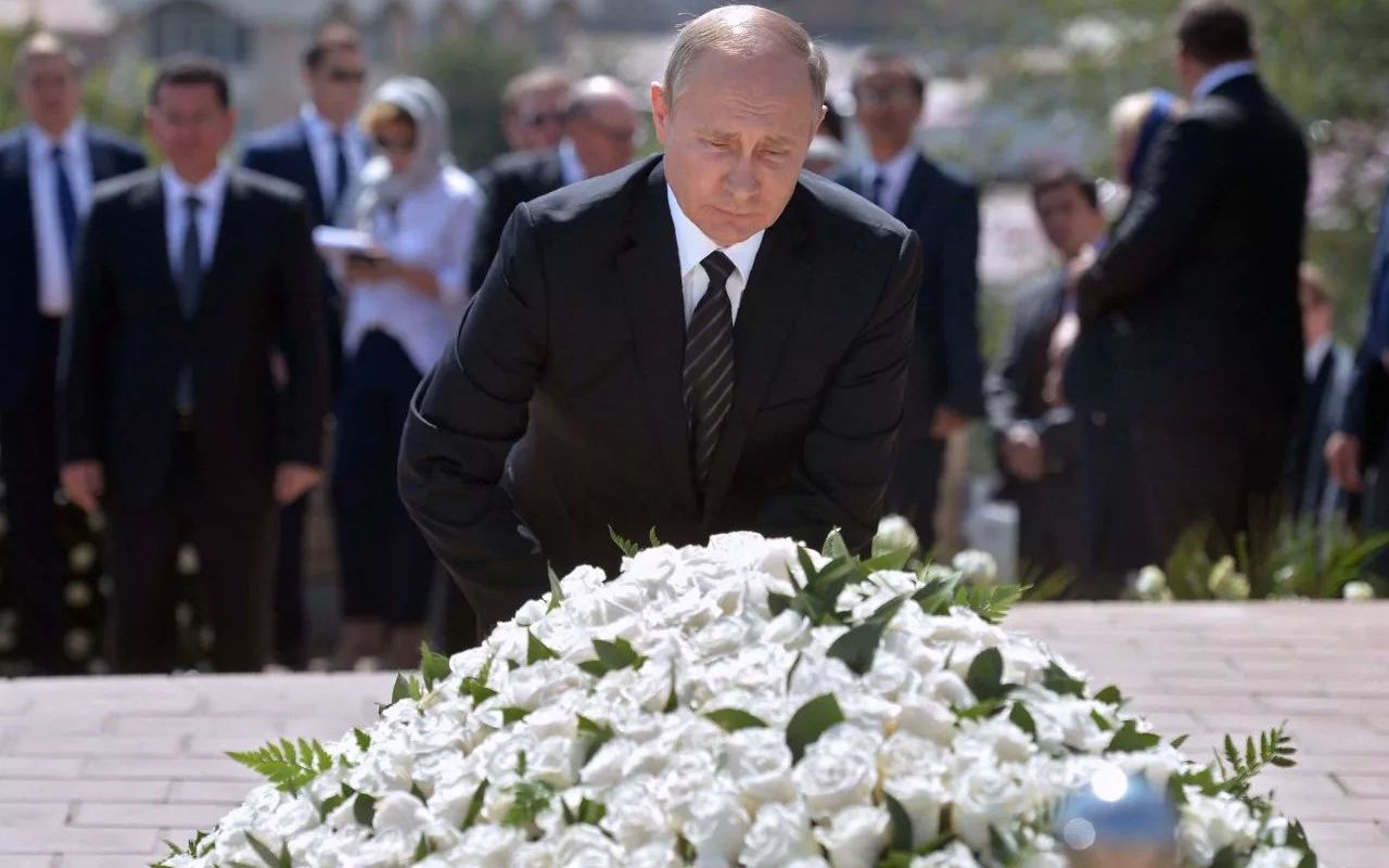 俄罗斯胜利日 普京向无名烈士墓献花