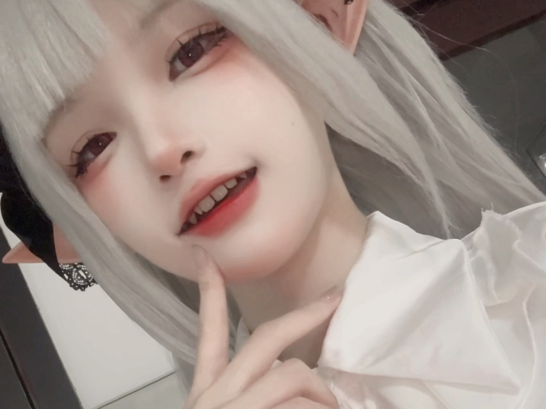 Today it's the Vampire Countess. Hee hee hee.