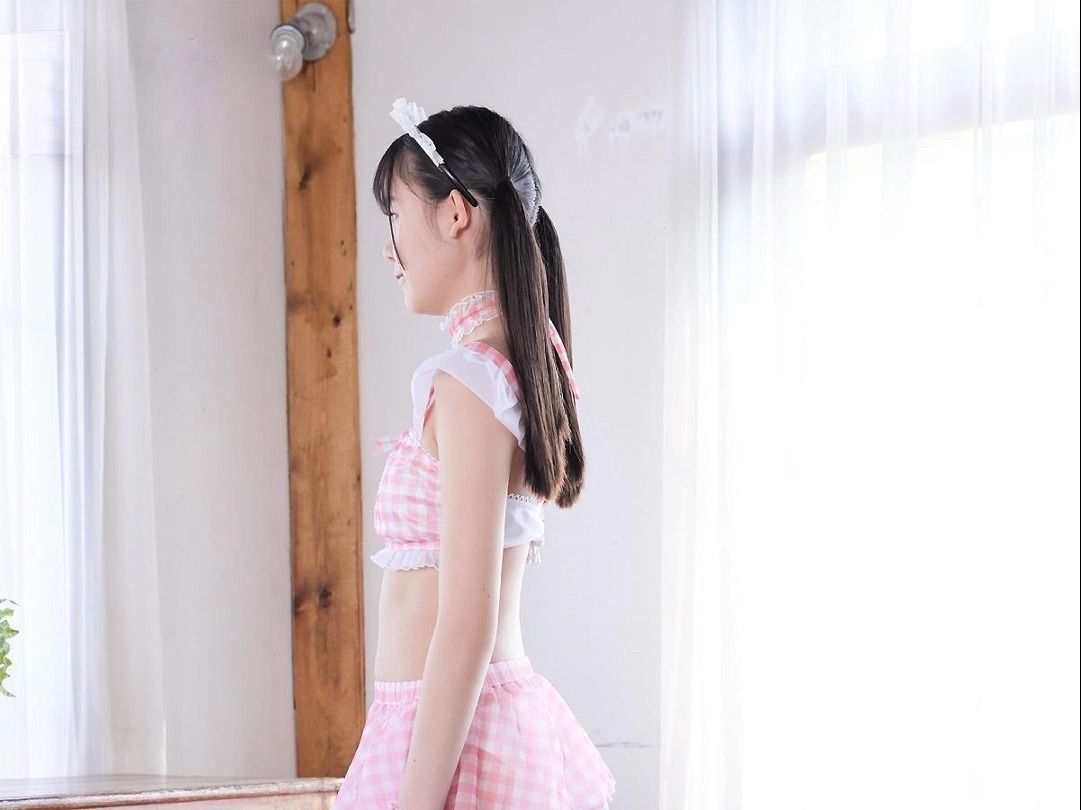 Rima Oozora Long Thighs and Body Exhibition
