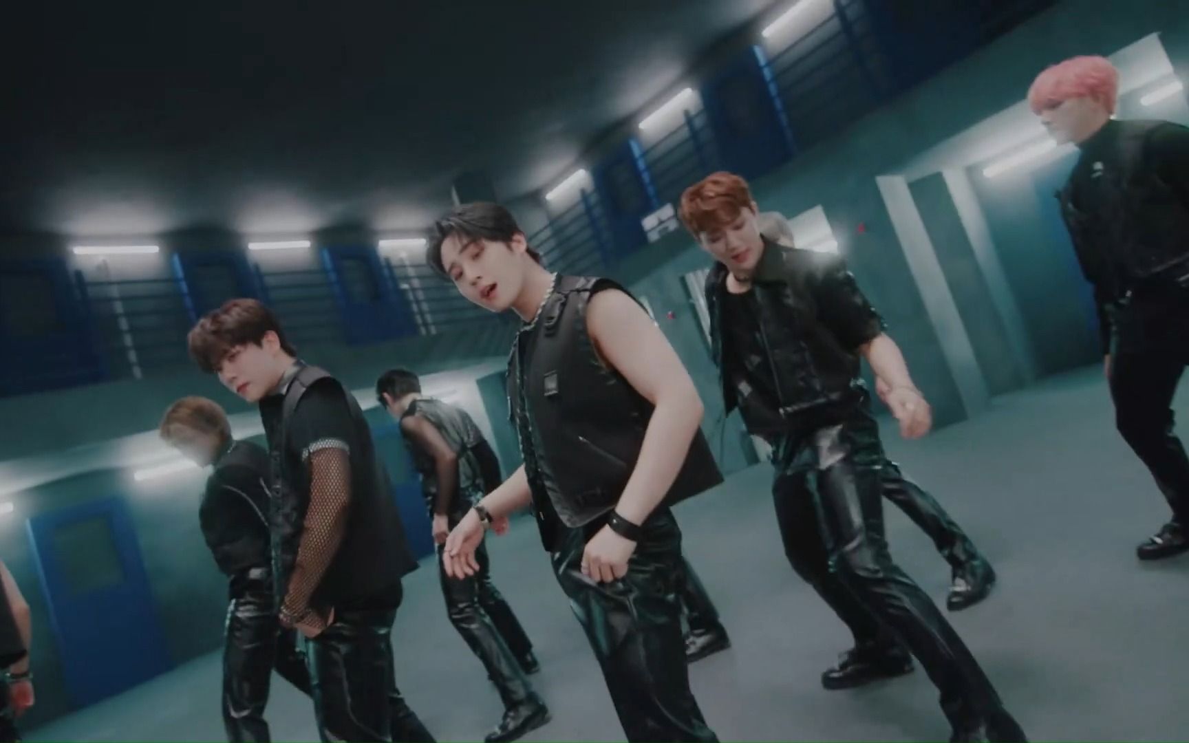 【TOPMV】Golden Child 'Replay' MV_哔哩哔哩_bilibili