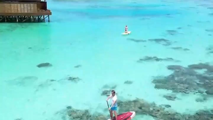 一人一桨，滑过天堂。