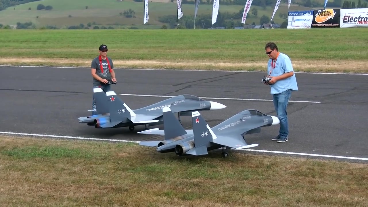 大比例涡喷 苏-30航模双机特技表演