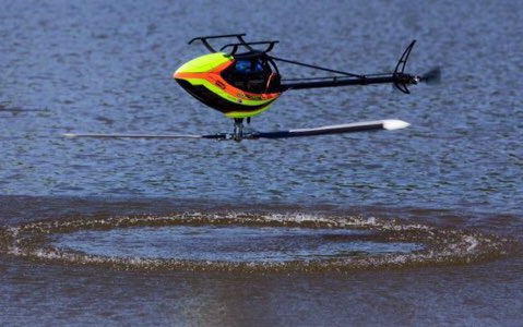 超赞！遥控直升机3D特技暴力飞行表演 疯狂的蜻蜓