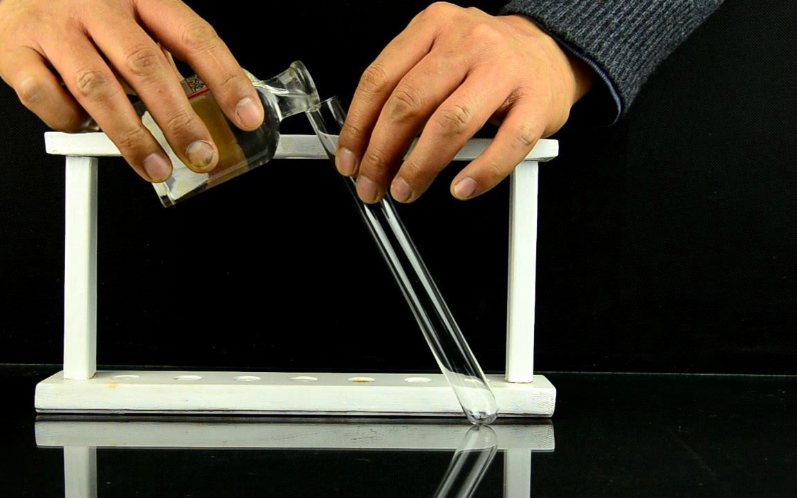 氯化钠溶液与硝酸银溶液反应