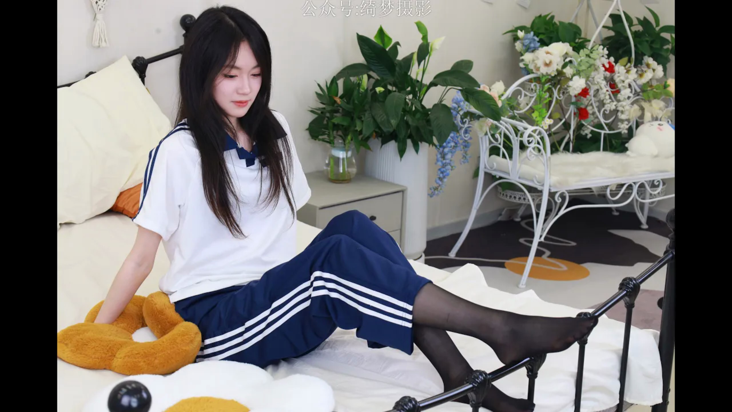 校花小艺黑丝白丝混搭写真花絮完整版