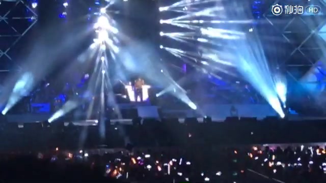 薛之谦广州演唱会现场 fe6711ed2b8816d0487a2613d41e8ce44c8a3983.jpg