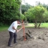 英国大叔发明“拔树桩”千斤顶，几秒拔出大树根，简单高效