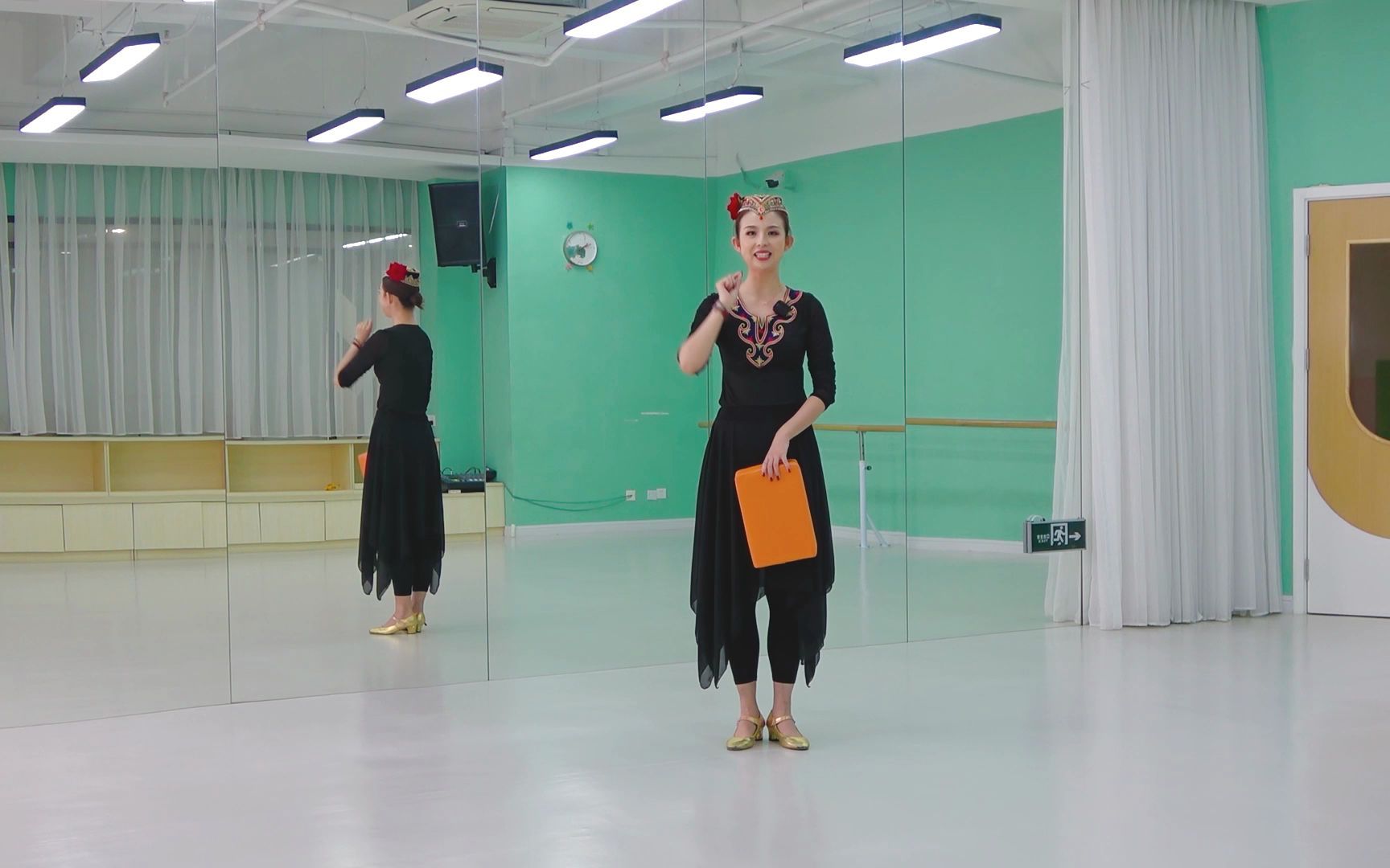 维吾尔族舞蹈教学：关于架肘