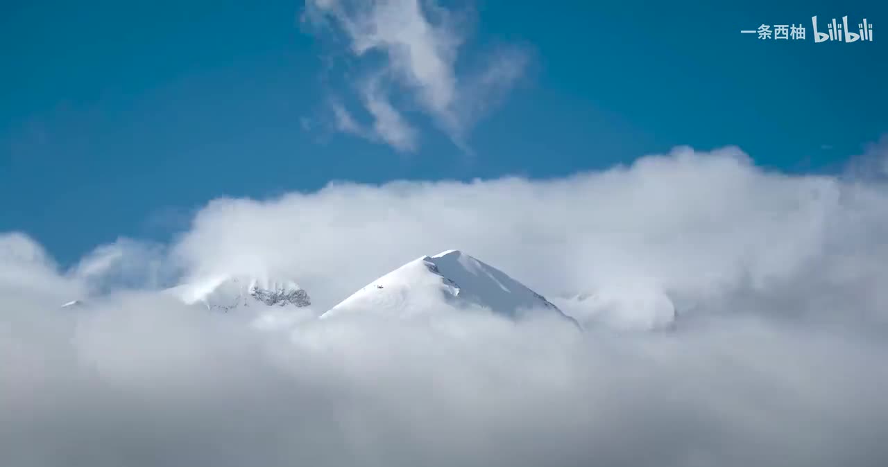 雪山云雾