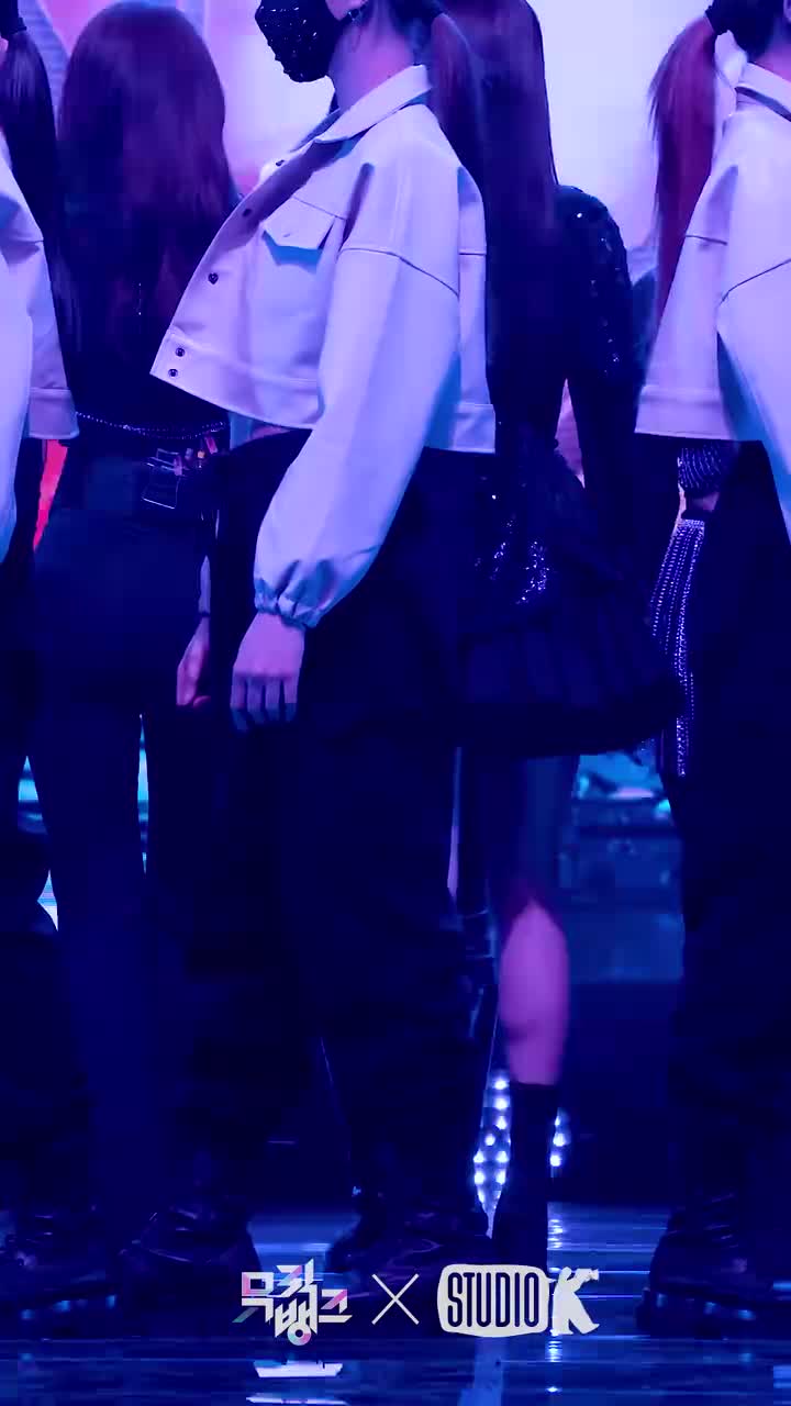 [K-Fancam] 에버글로우 온다 직캠 'Pirate' (EVERGLOW ONDA Fancam) l @MusicBank 211210