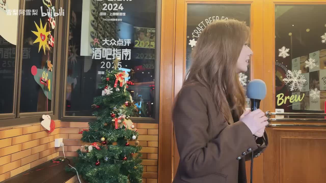 1-餐厅门口唱歌的小吕孩