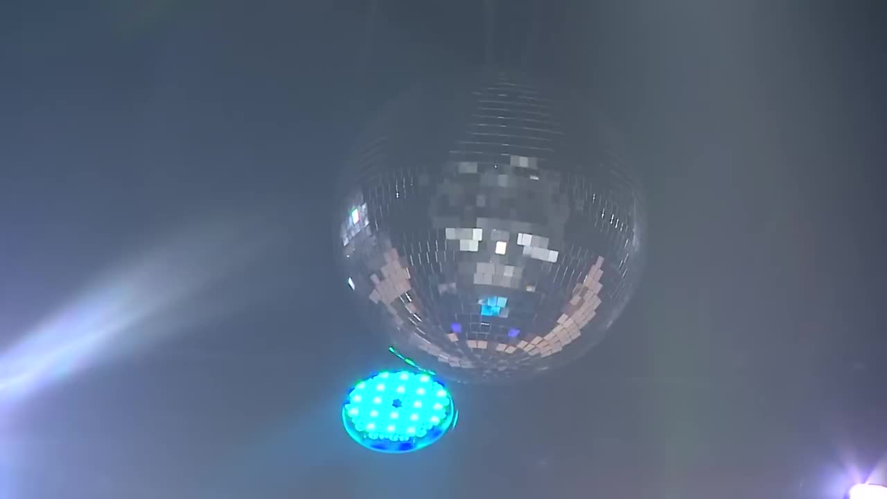 搞笑版现场舞台