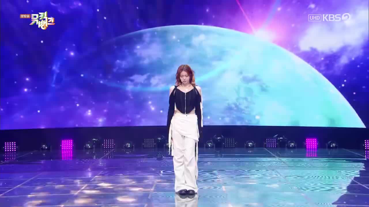 251031 KBS UHD Music Bank izna - Racecar