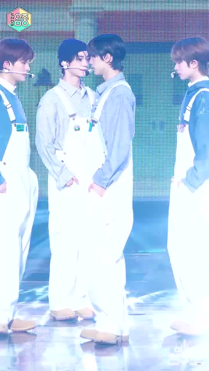 240203音中竖版 背带裤小狗'plot-twist'