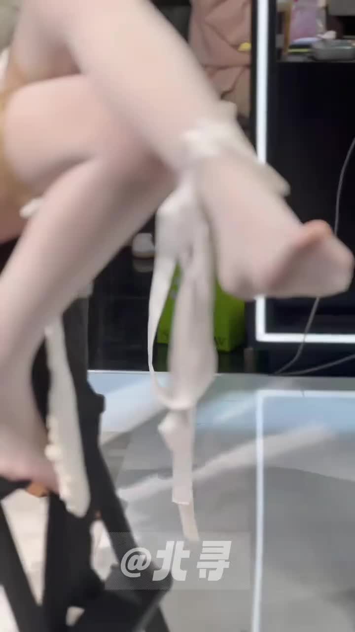 我们这冗长的一生到底在追求什么呢？「玉足」